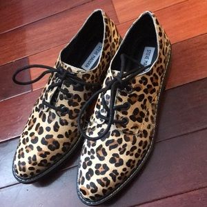 NEVER WORN Leopard print Steve Madden oxfords